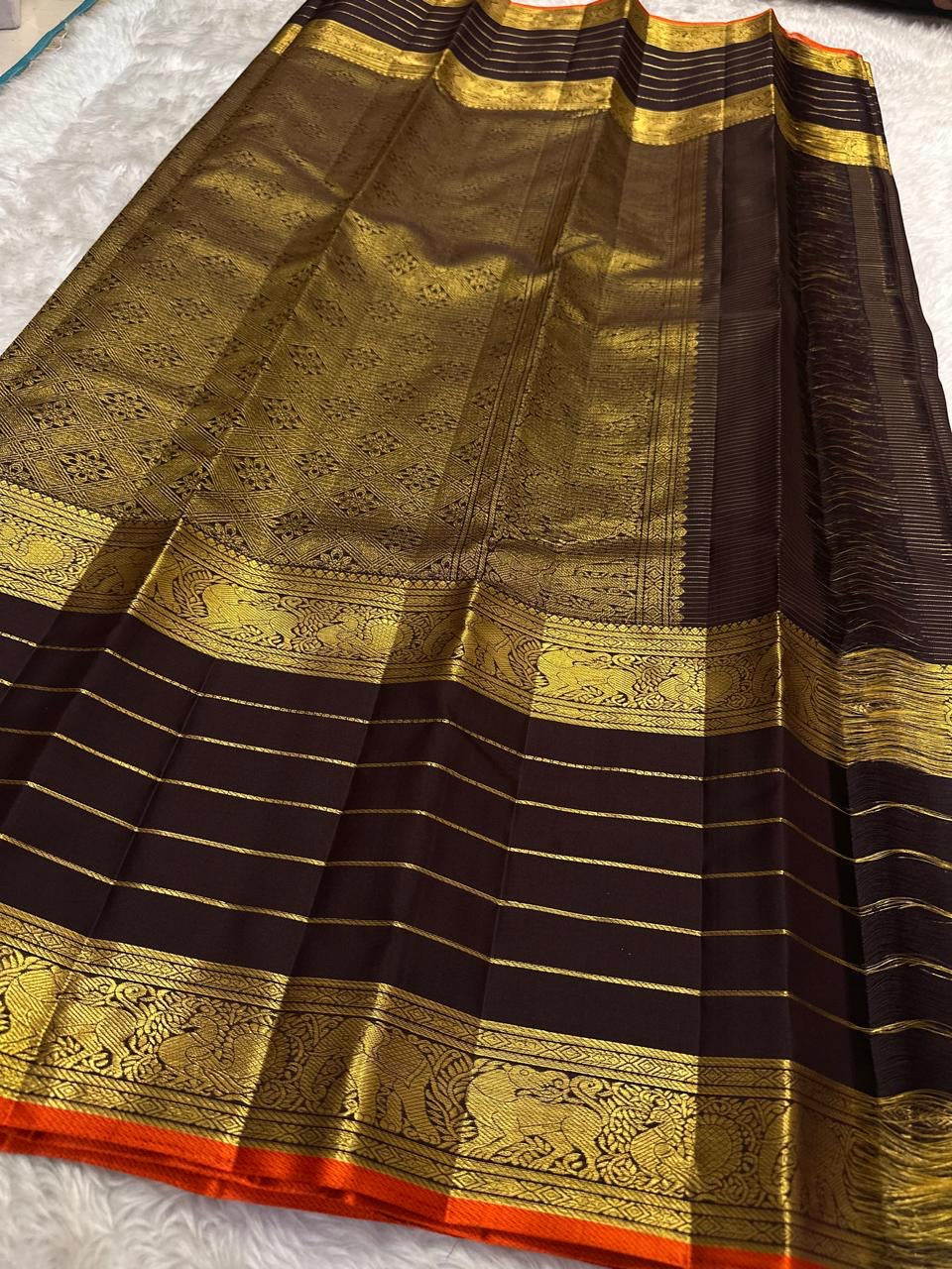 Deep Kanchana Brown pure silk Kanjivaram Varisaipet saree with antique-gold traditional zari border.