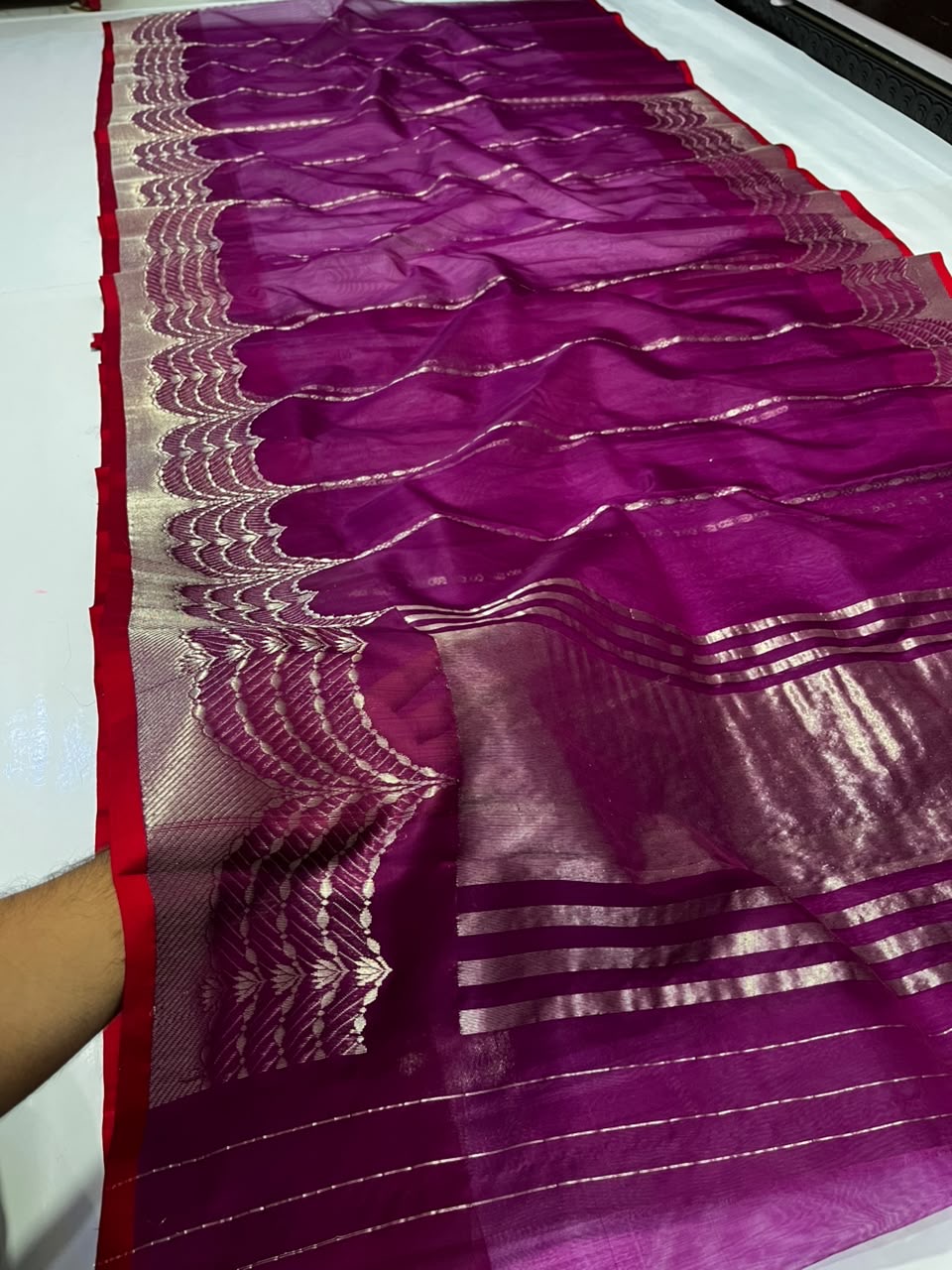 Red trim edge detail on deep magenta Katan Silk Chanderi saree border