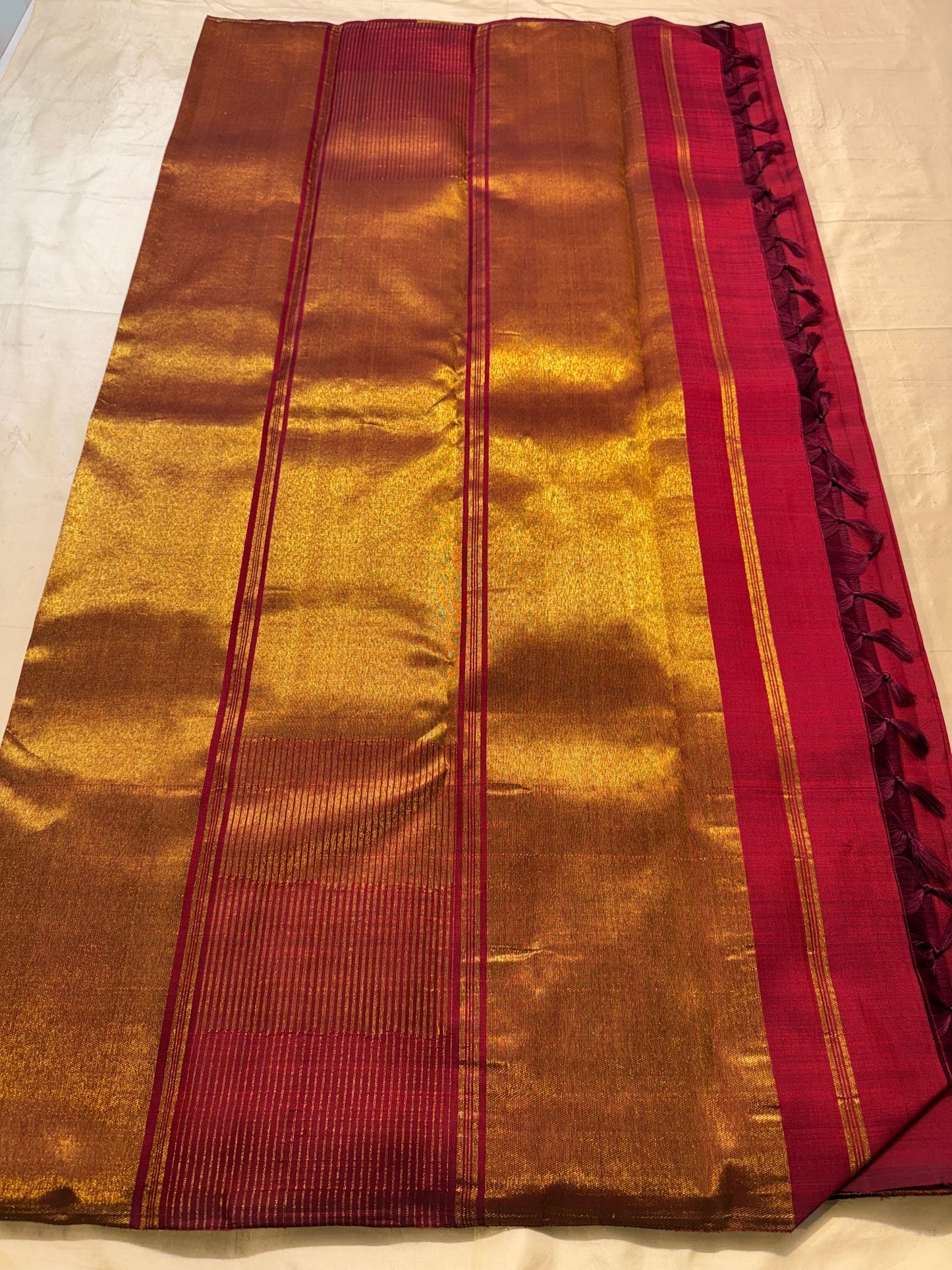 Deep Raspberry Pinkish Red Pure Silk Kanjeevaram Ettukol Saree - heritage gold border detail