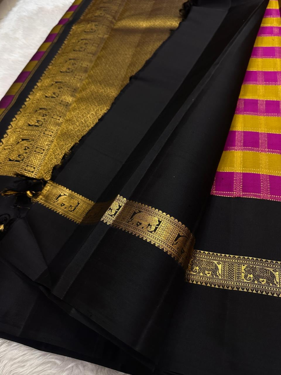 magenta ponvandu gold checks  silk saree vh-kv draped view