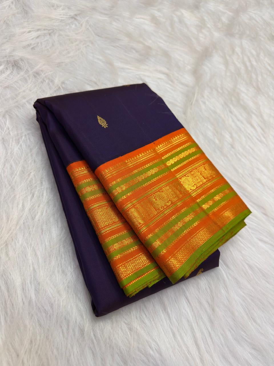 Close view of Burnt Orange green and antique-gold multi-register Varisaipet border.