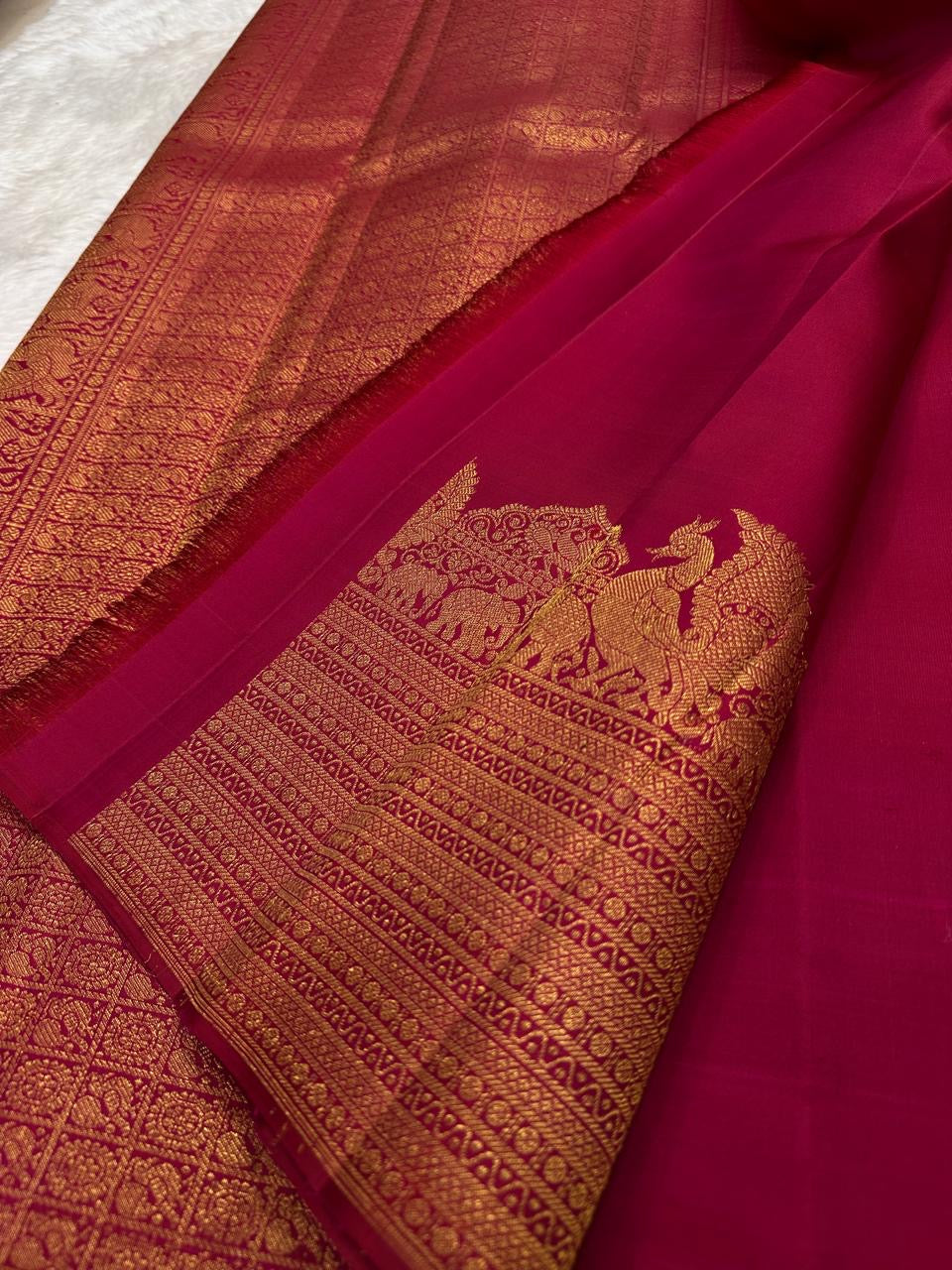 Deep Rani Pink Kanchipuram silk saree pure silk and Silk Mark certified detail, handwoven in Kunnam village