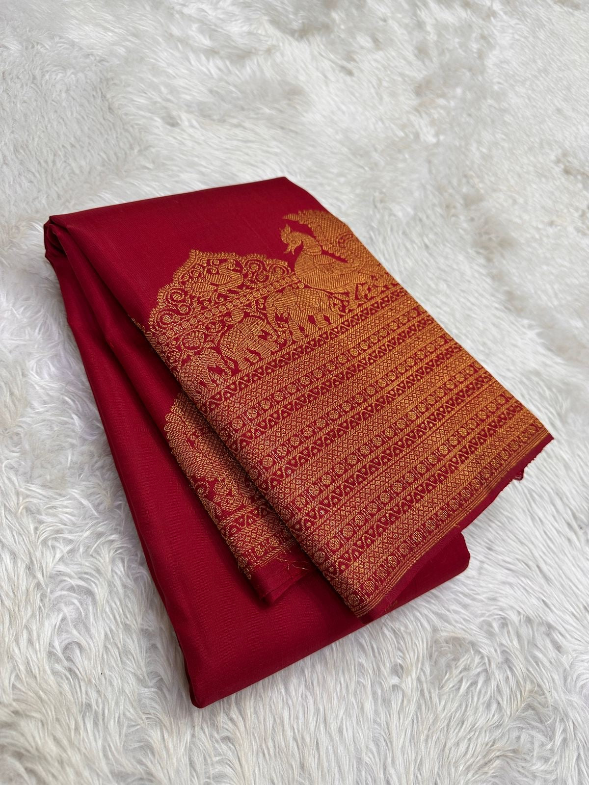 Gaja-Yali border detail on Deep Rani Pink Kanchipuram pure silk saree