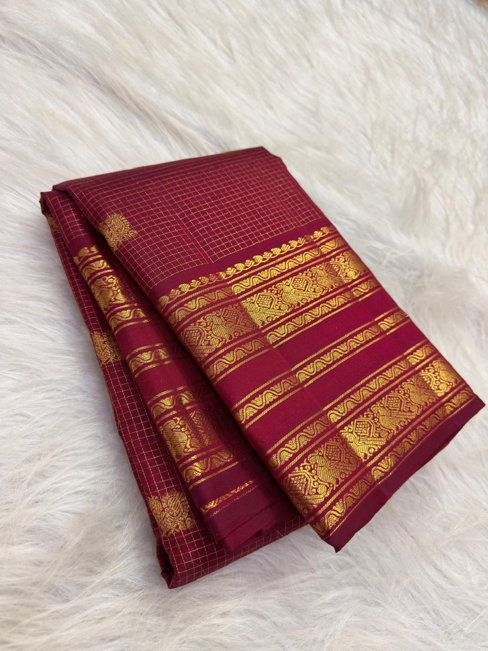 Layered antique-gold Varisaipet border with traditional woven motif registers.