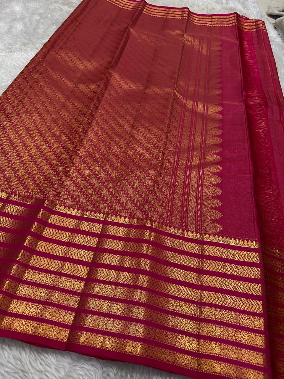 Rani Pink pure silk Kanchipuram saree, close body detail