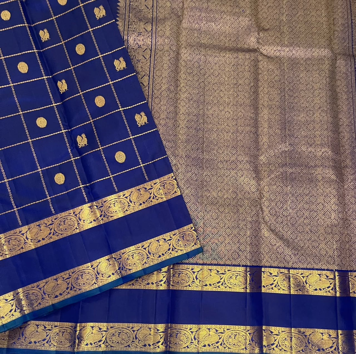 Royal Blue Kanchipuram border with Annam birds and circular Kamalam zari medallions