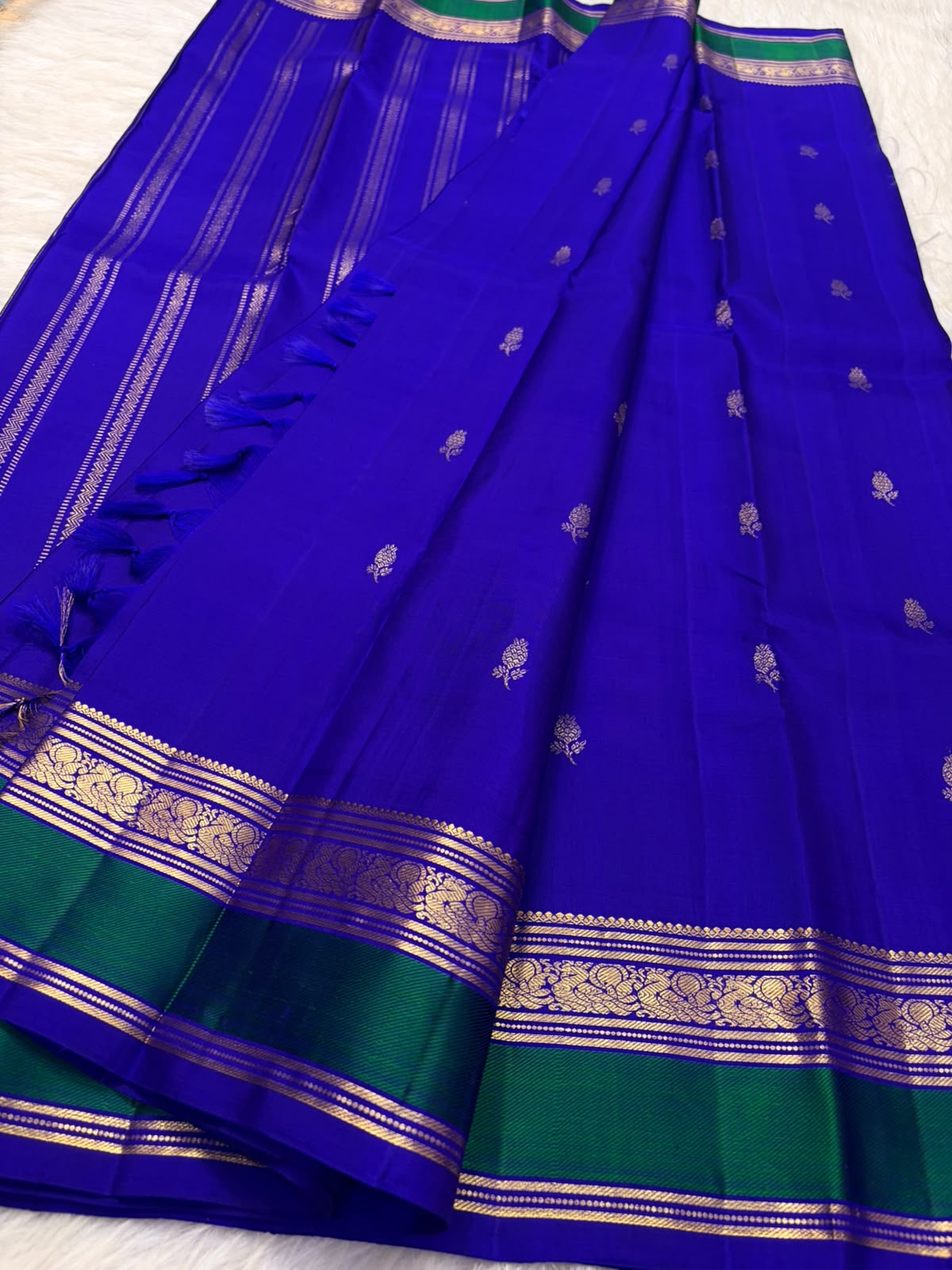 Vivid Neelam Blue and Emerald Green pure silk Kanchipuram Varisaipet saree, layered traditional border rows.