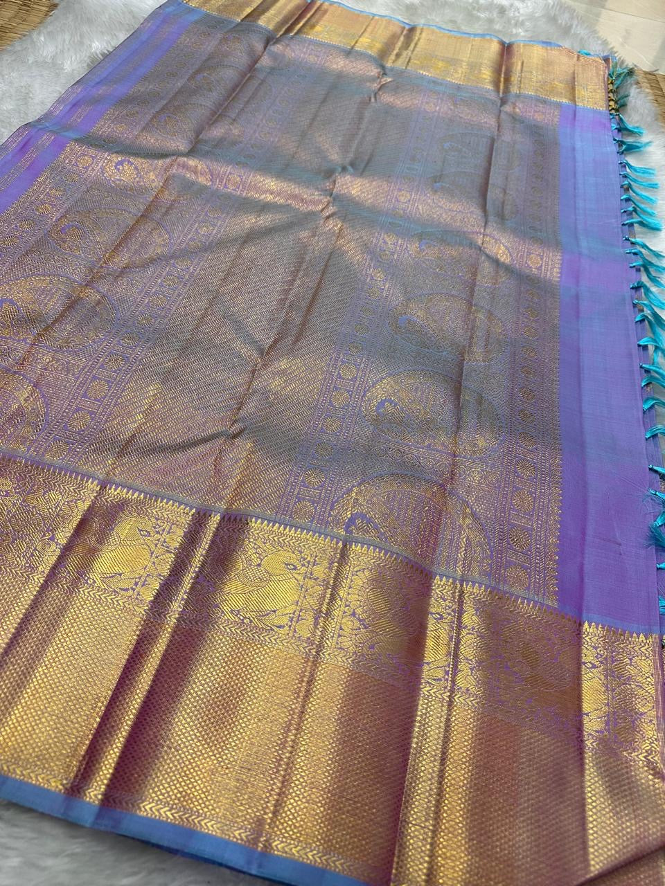 Double-shot lavender-blue Kanchipuram silk saree, border and pallu