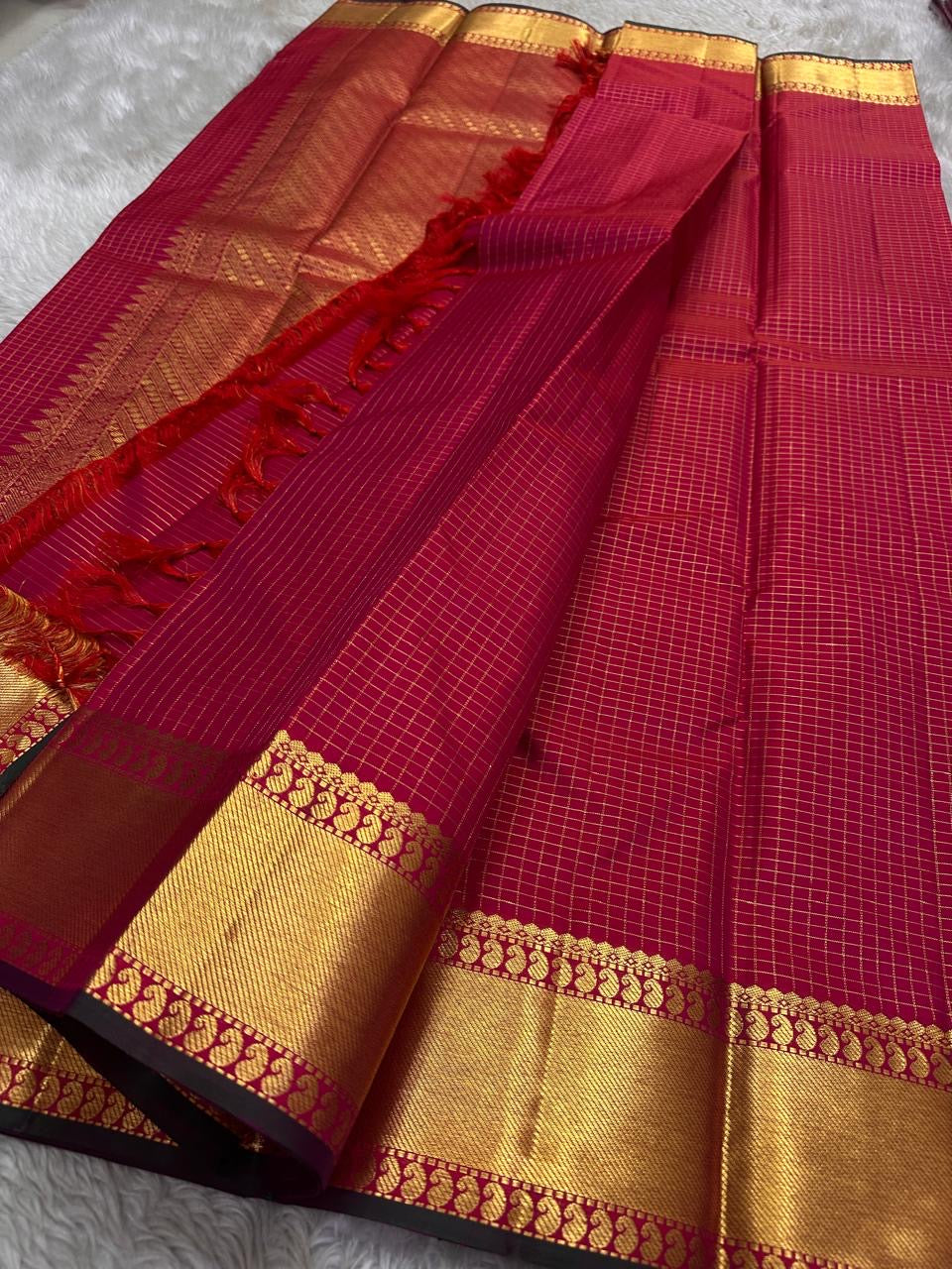 deep pink zari kattam silk body with gold border detail pure kanchipuram silk saree