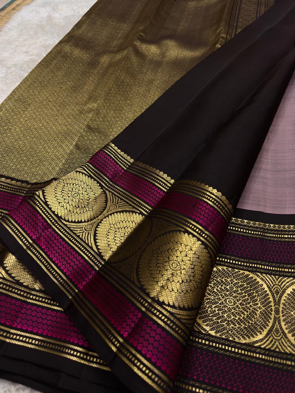 Dusty Lavender Kanchi Pattu Saree — black border with gold zari floral medallions and magenta silk-thread