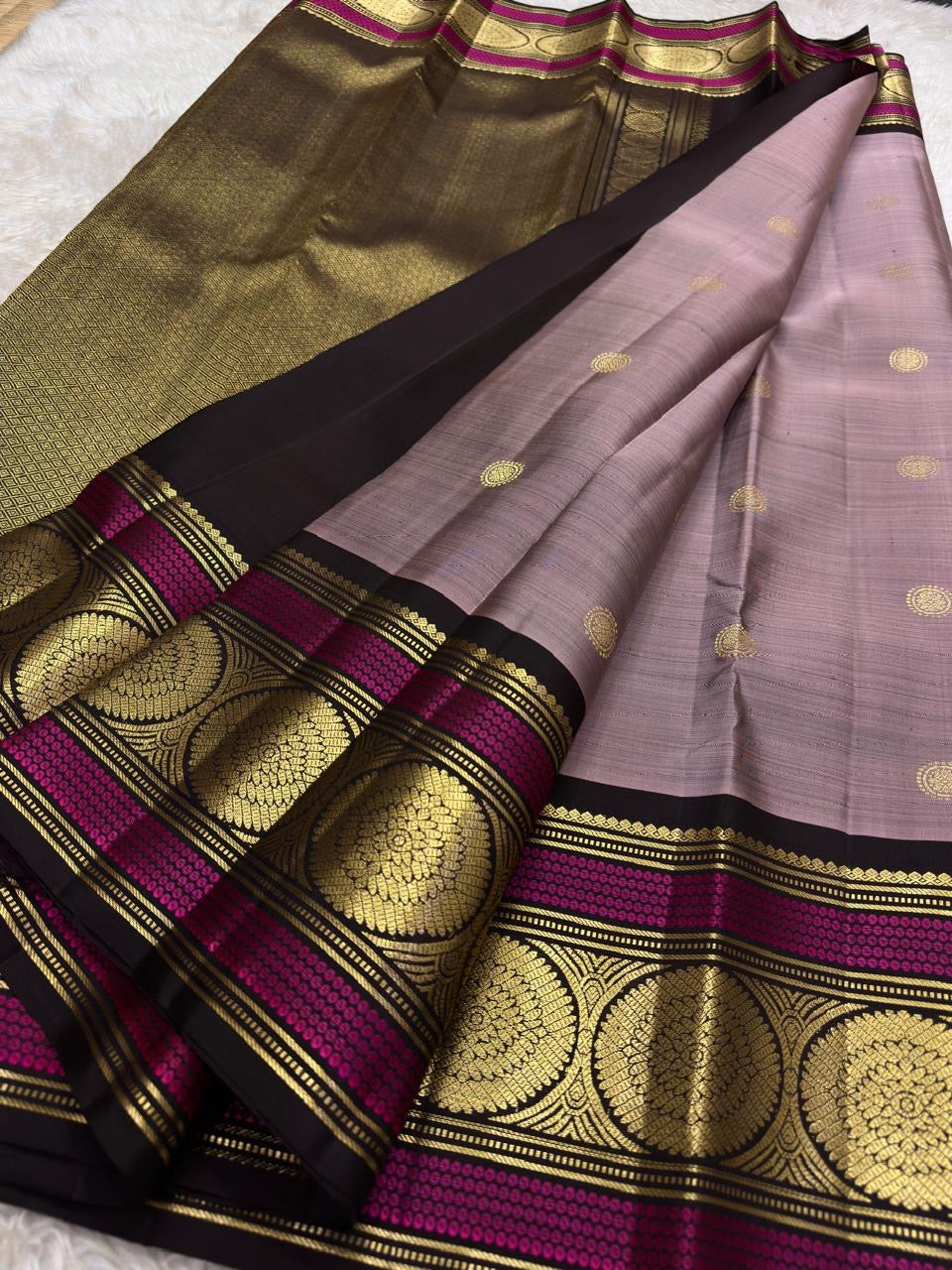 Dusty Lavender Kanchi Pattu Saree — pallu detail with magenta silk-thread accents