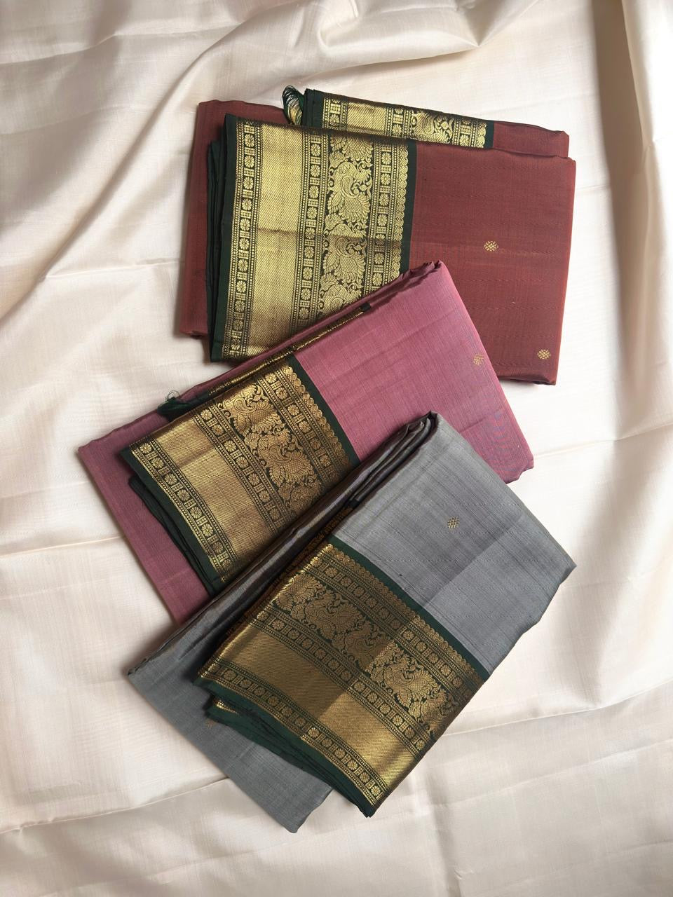 Dusty Mauve pure silk Kanjeevaram saree, Butta weave with Deep Green border — folded view