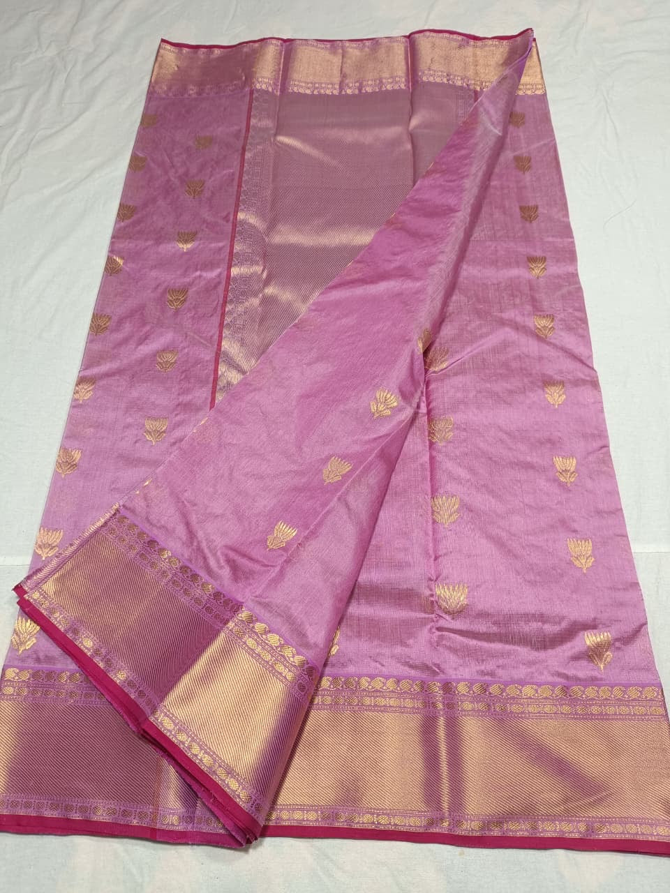 Lavender Pink handloom Pattu Silk Chanderi saree draped to show the dusty orchid tone and silk lustre