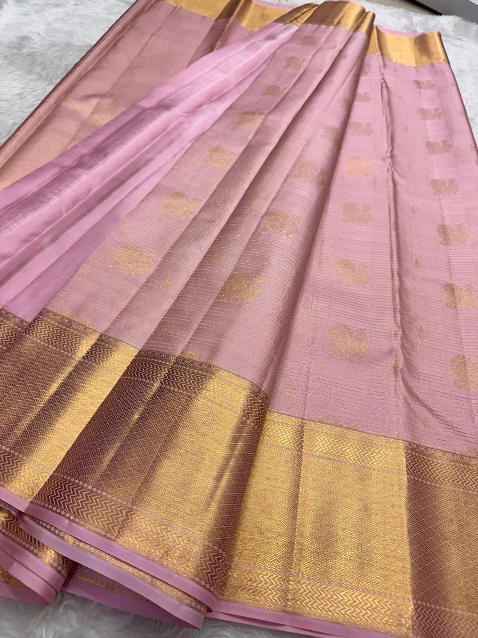 Dusty Rose Pink Kanjeevaram saree gold zari Gandaberunda butta motif detail