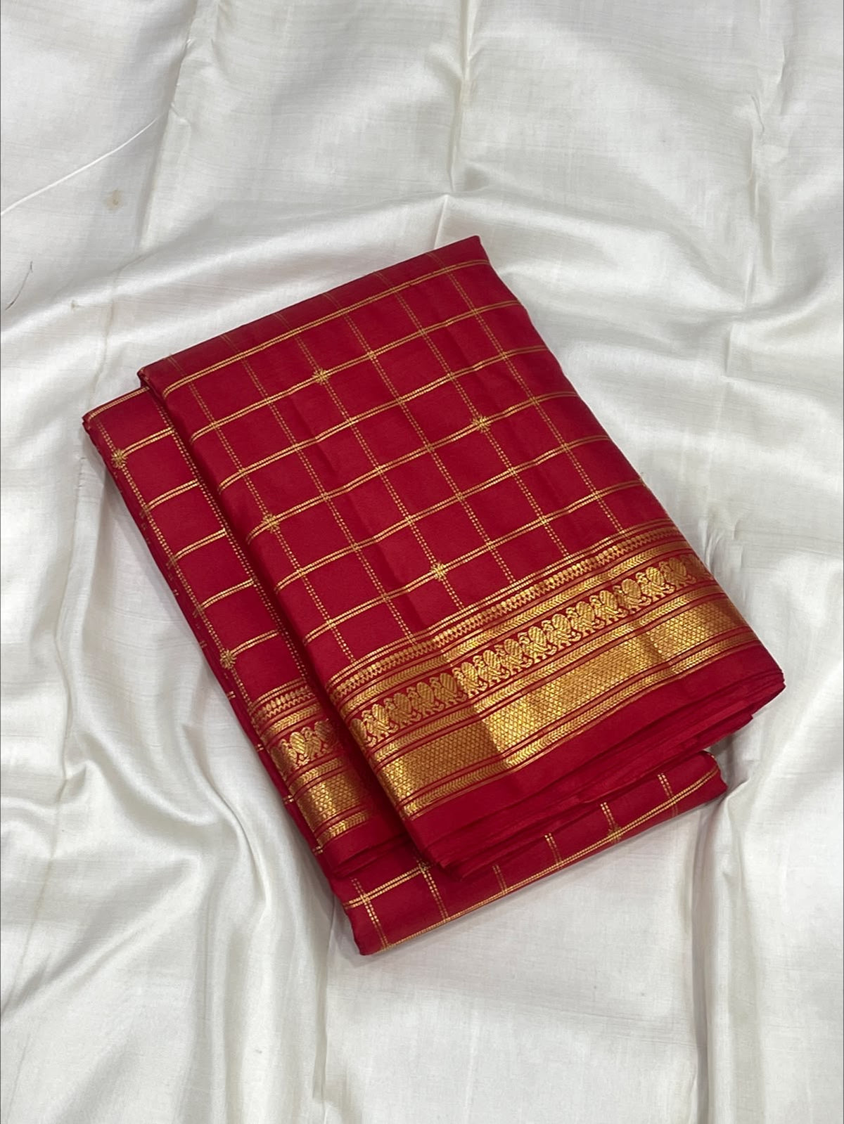 Double Muthu Seer zari lattice on a vermilion Kanchi Pattu saree