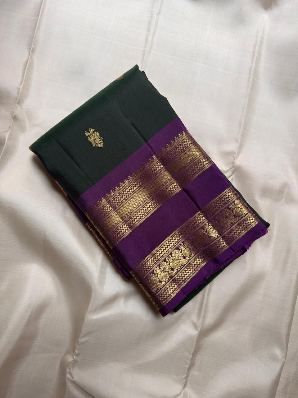 Royal purple pallu with vertical gold zari panels, Deep Green Rettapet Kancheepuram saree – view 7