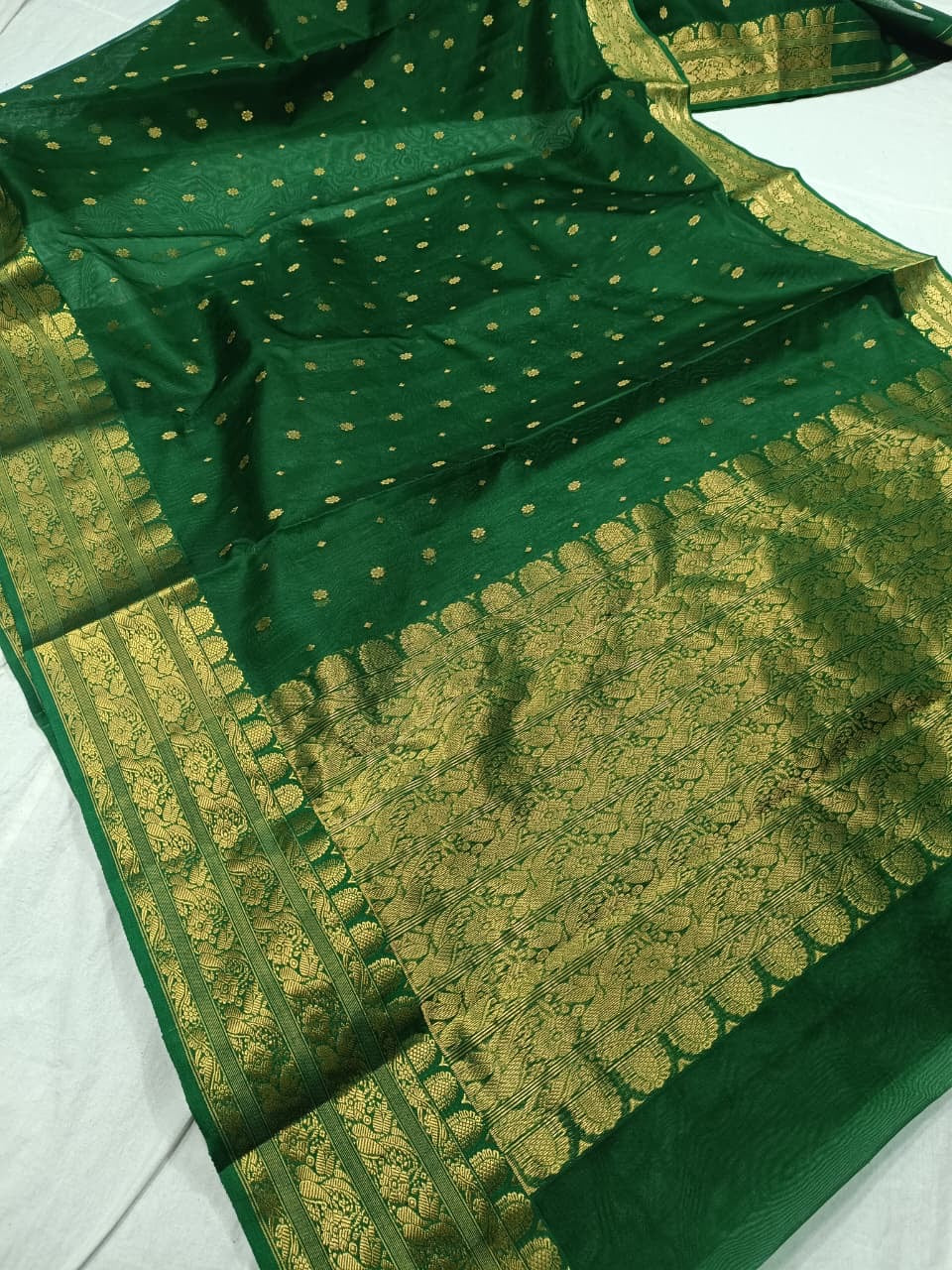 Close-up of Emerald Green Chanderi Katan Silk saree border showing fine gold-toned zari with floral and foliate patterning