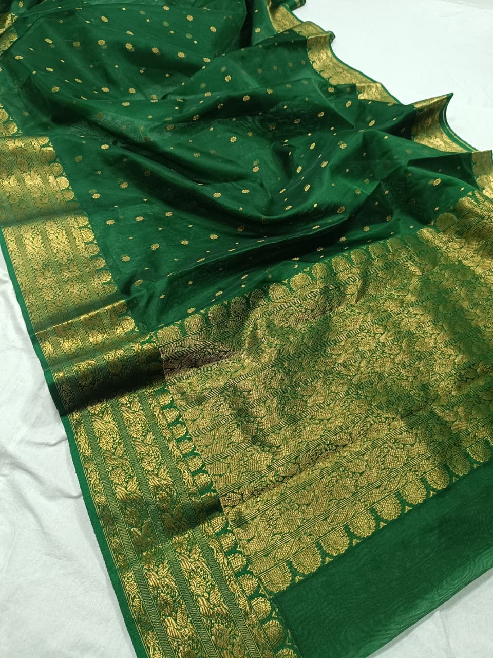 Emerald Green Chanderi Katan Silk saree pallu showing fine gold-toned zari with floral and foliate detailing