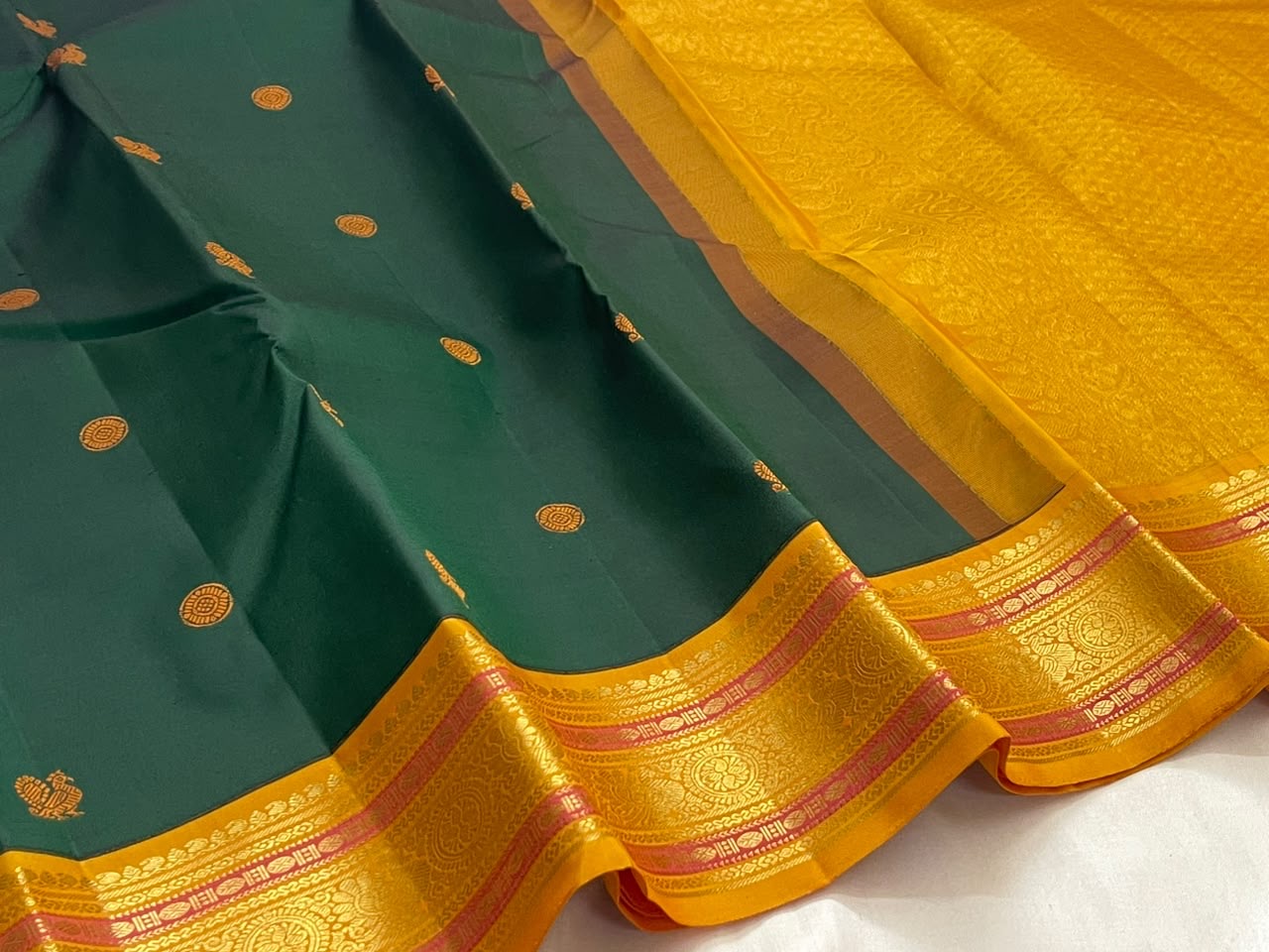 Emerald Green Handwoven Pure Silk Kanjeevaram Saree with Butta Weave