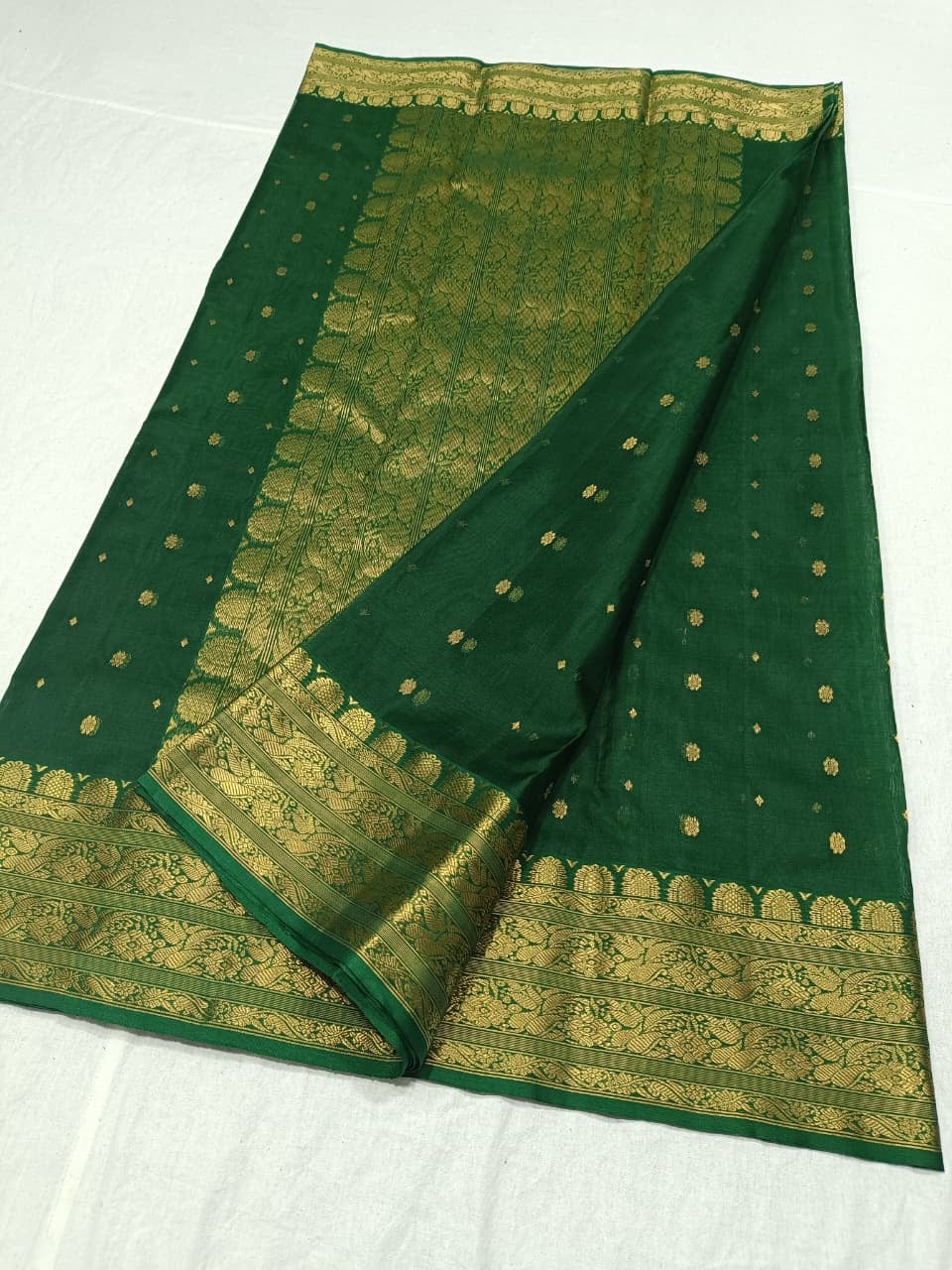 Emerald Green Handloom Chanderi Silk saree pallu showing broad finely worked zari composition