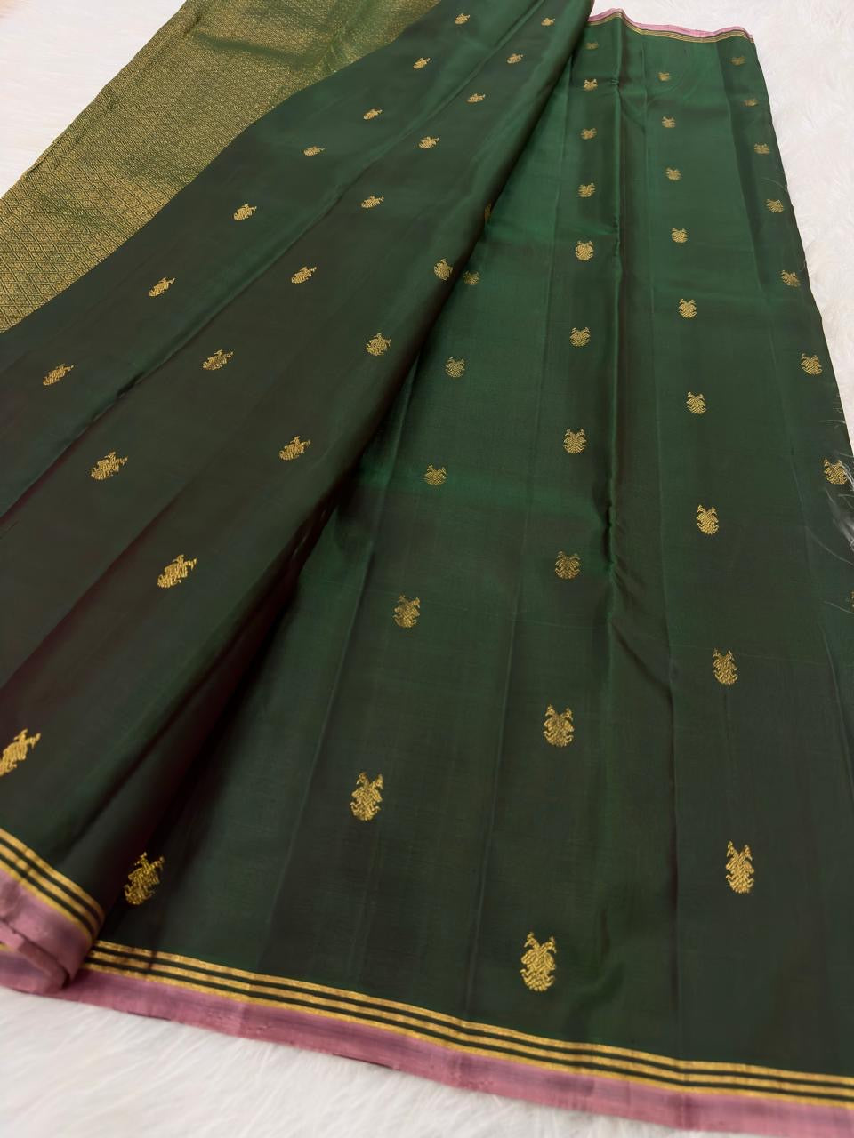 Emerald Green handwoven pure silk Kanjeevaram Butta saree — radiant pink Gandaberunda zari border detail — Idam Living
