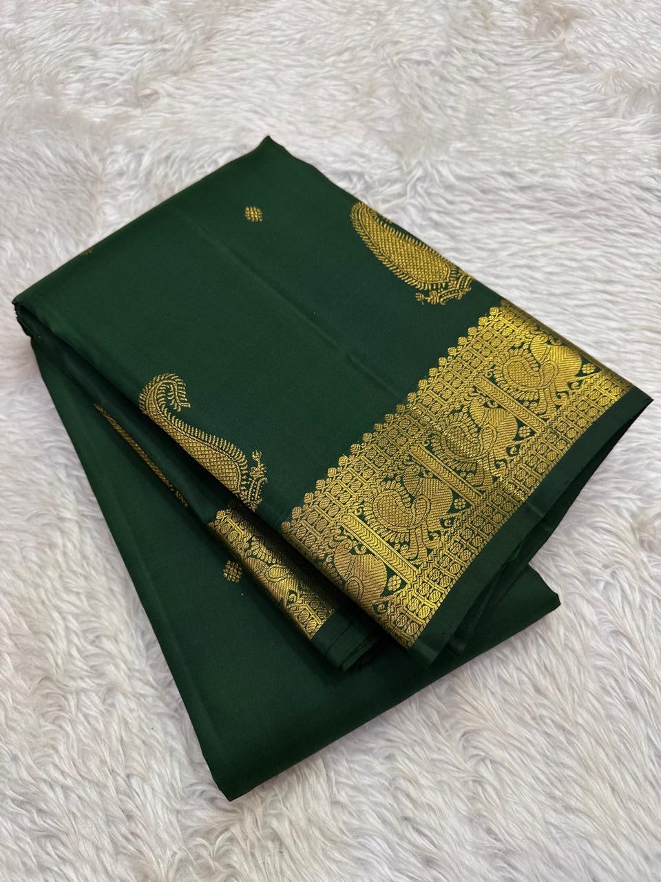 Intricate Mayil motif gold zari border on green Pure Silk Kanchipuram saree