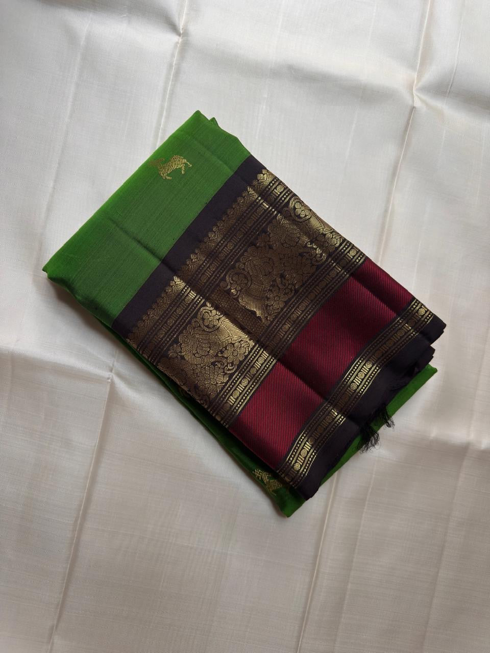 Emerald Green pure silk Kancheepuram saree, Butta weave with Deep Aubergine border — blouse piece detail