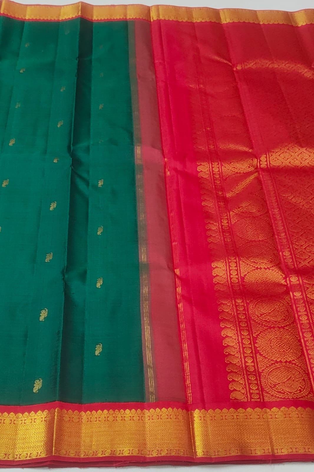 Emerald Green Handwoven Pure Silk Kancheepuram Saree with Vermilion Red Korvai Border