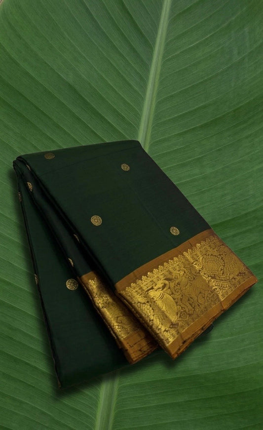 Emerald green and antique gold handwoven Kanjivaram silk saree with korvai small butta border – Idam Living