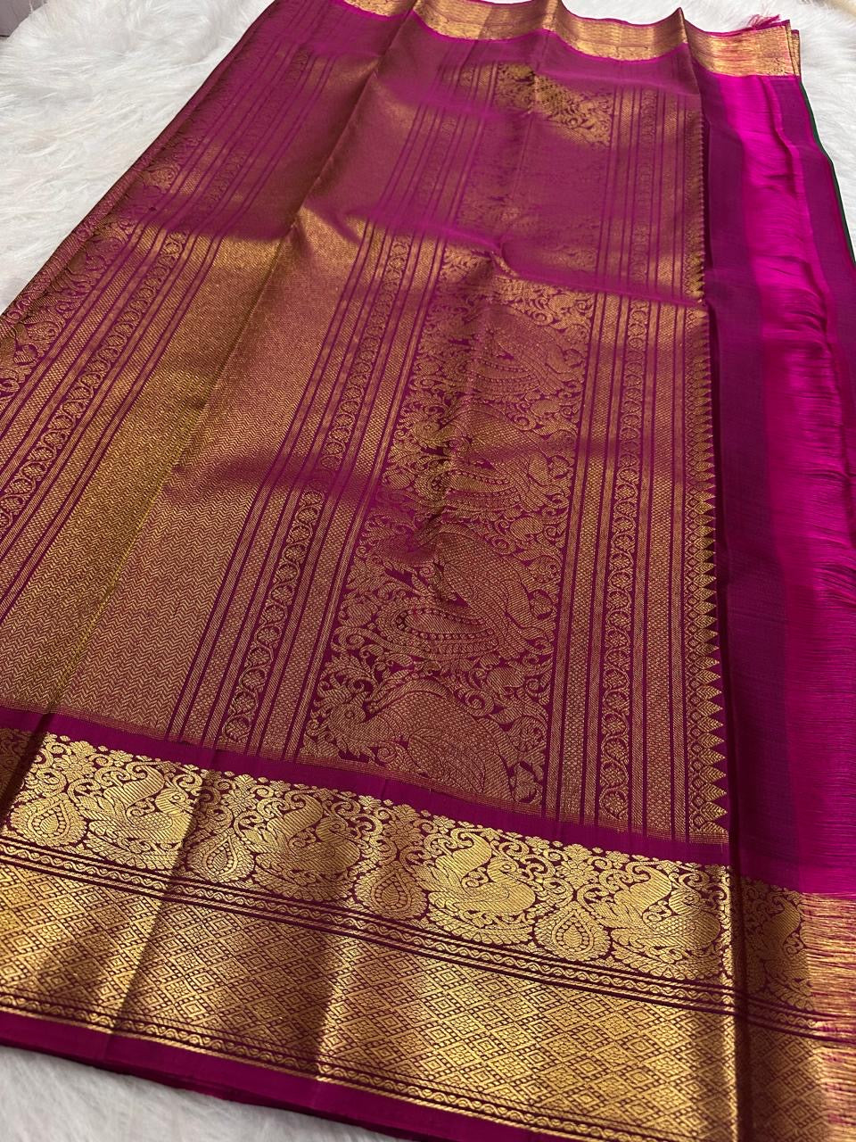 Emerald Green Handwoven Pure Silk Kanjeevaram Saree with Raspberry Pink Mayil Korvai Border