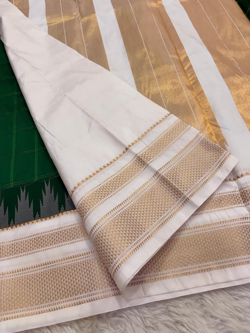 Emerald Green Lightweight Pure Silk Kanchipuram Kattam Saree with Ivory Gold Border