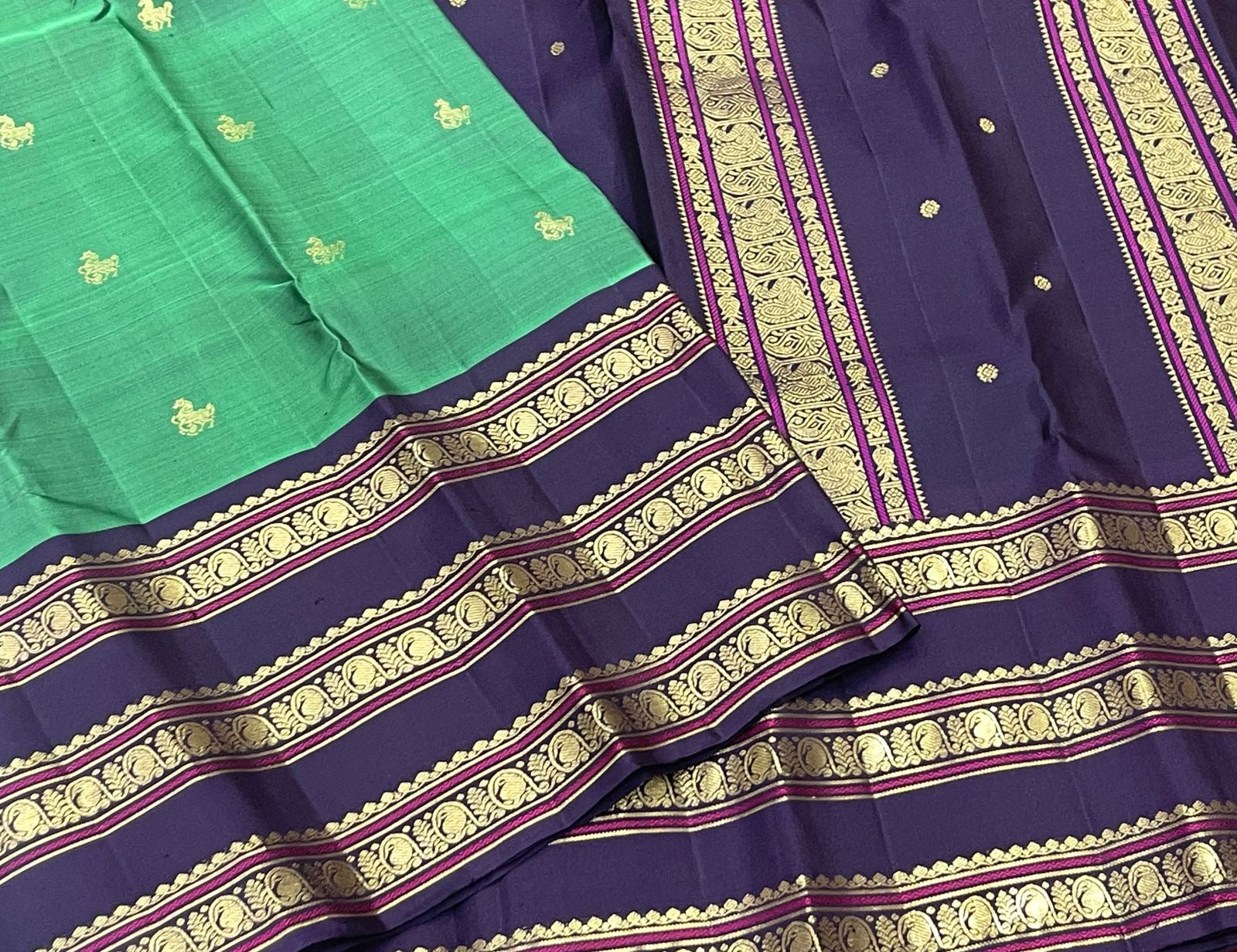 Emerald Green pure silk Kanjeevaram Varisaipet saree with Deep Purple gold zari border.