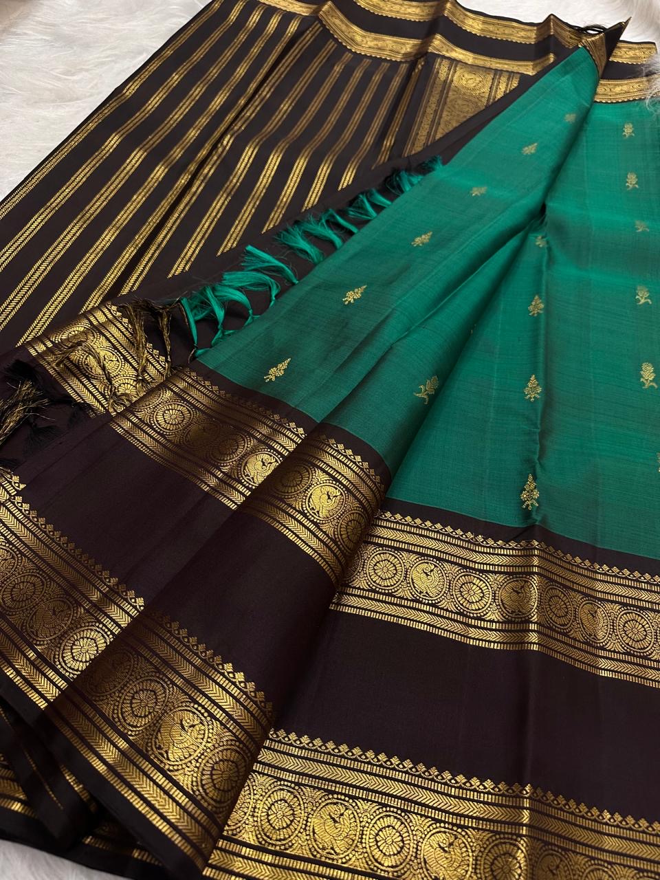 Emerald teal pallu with espresso brown zari border, Kanjipuram Rettapet saree