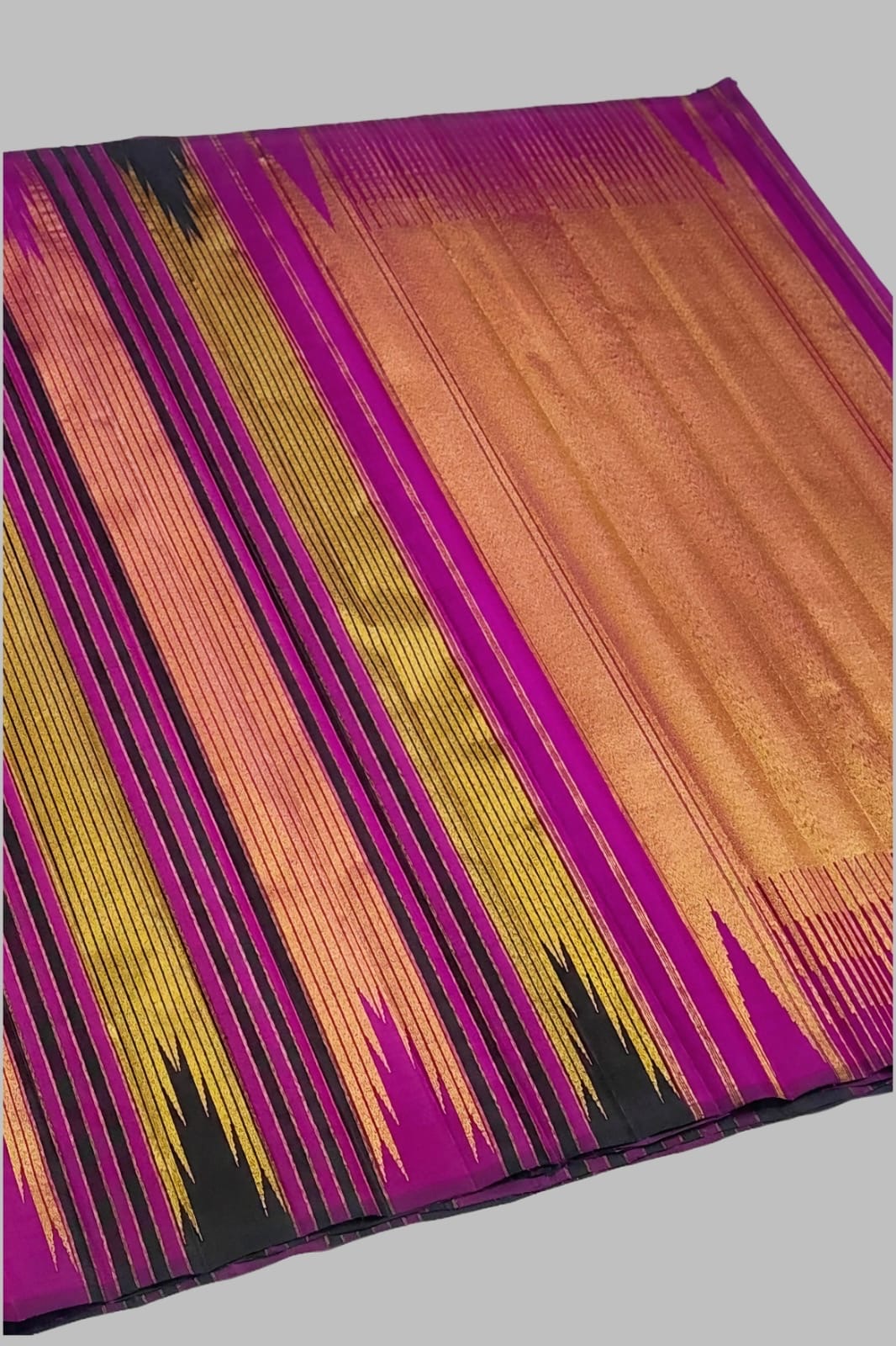 Ettukol weave gold zari stripe close-up on Kanjivaram silk saree