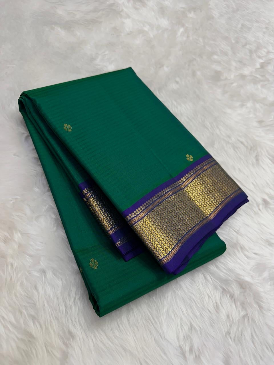 Emerald Green and Neelam Violet-Blue lightweight Kanchipuram silk saree, geometric gold zari border and patterned violet-blue pallu; full layout