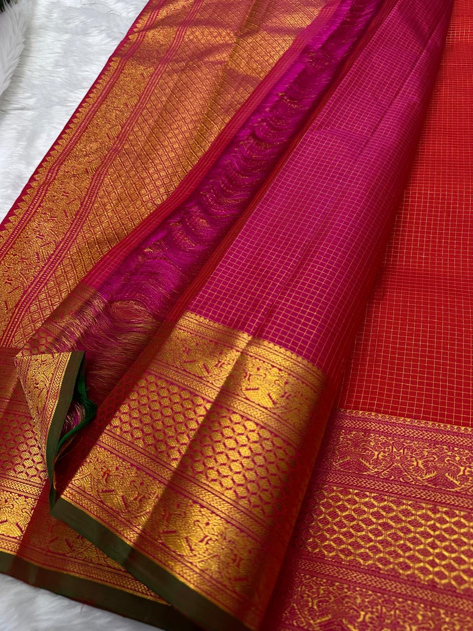 Pink pallu close-up with zari woven detailing and gold zari border on Kanchipuram silk saree
