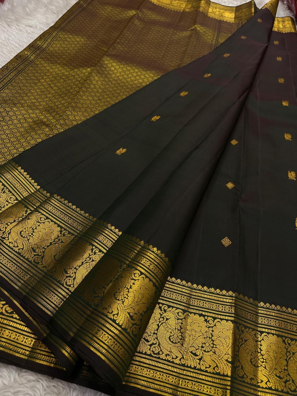 Forest green mayil gold zari border kanchipuram – Idam Living Pure Silk Kanchipuram saree