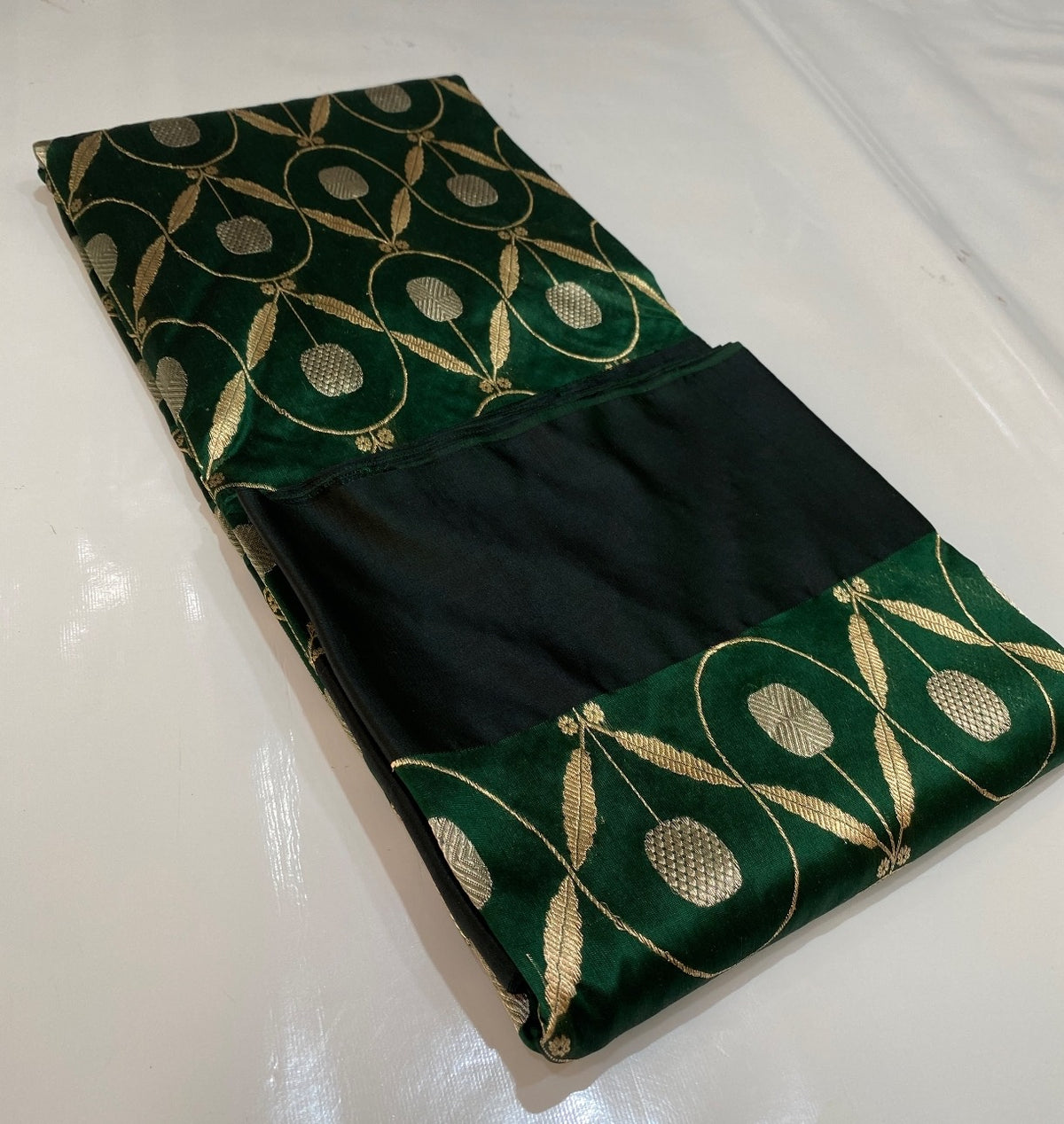 Forest green Pattu Silk Chanderi saree with gold vine lattice