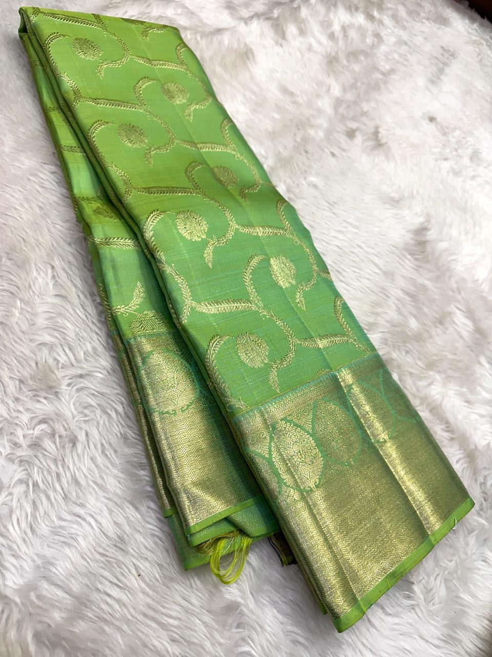 Fresh Green Handwoven Pure Silk Kanchipuram Saree with Floral Jaal Weave