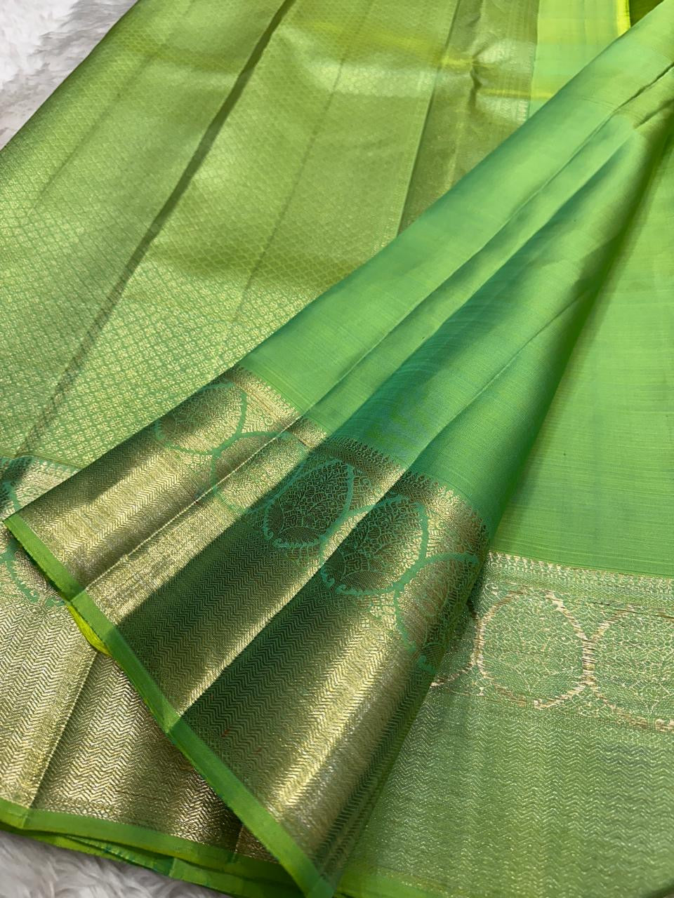 Fresh Green Handwoven Pure Silk Kanchipuram Saree with Floral Jaal Weave