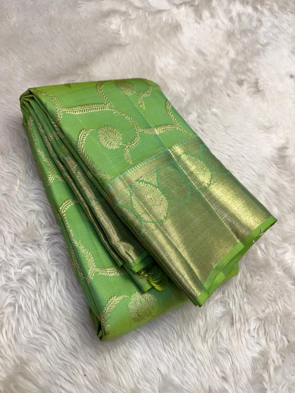 Fresh Green Handwoven Pure Silk Kanchipuram Saree with Floral Jaal Weave