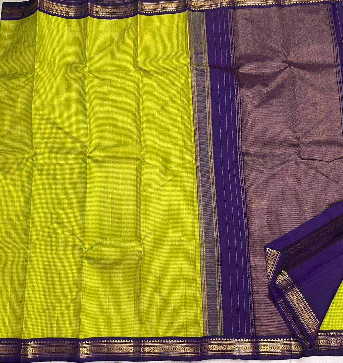 Handwoven fresh green Podi Kattam Kanjivaram with small checks and gold paisley border
