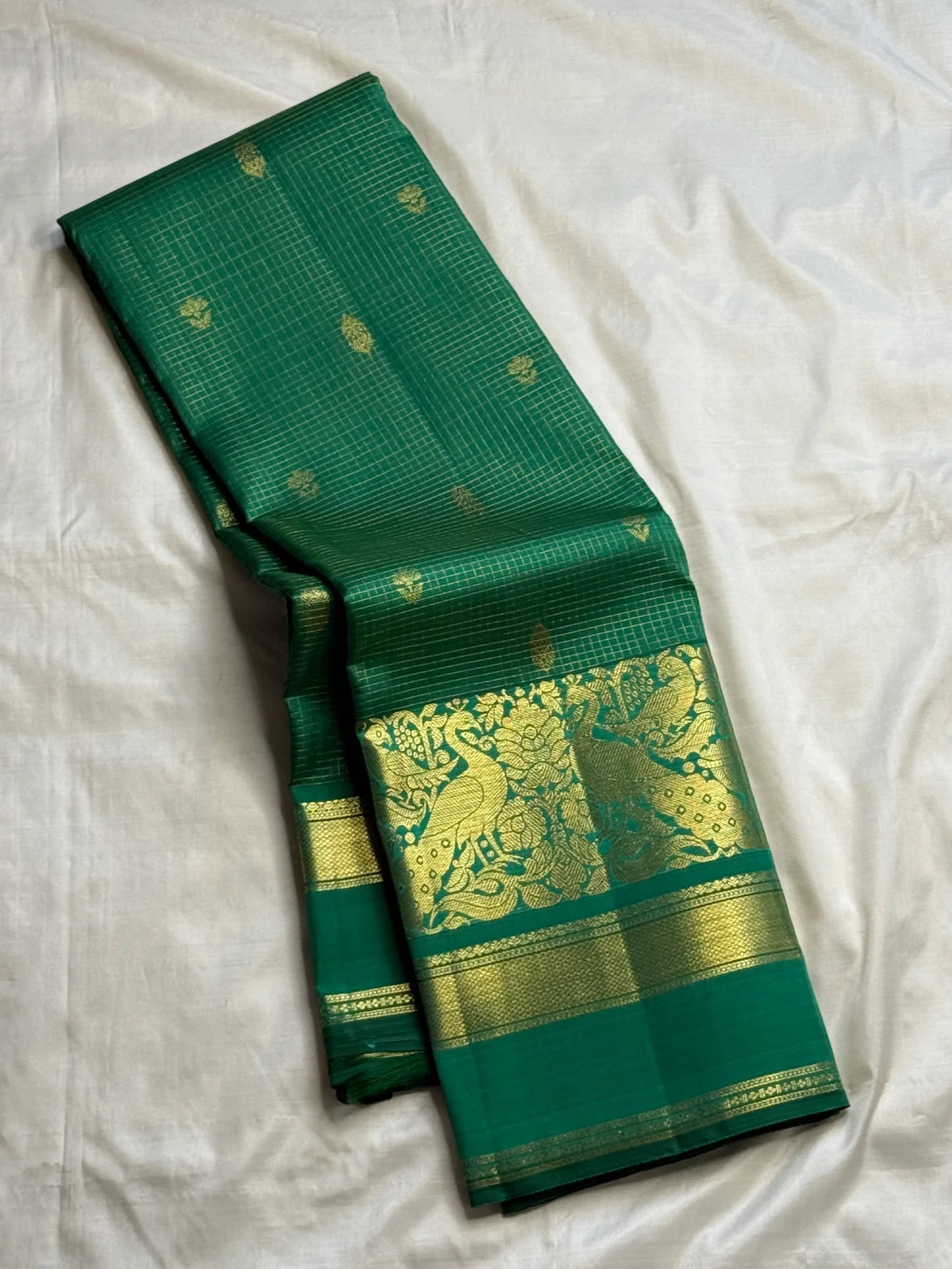 Fresh green Pure Silk Kanjipuram Zari Kattam saree