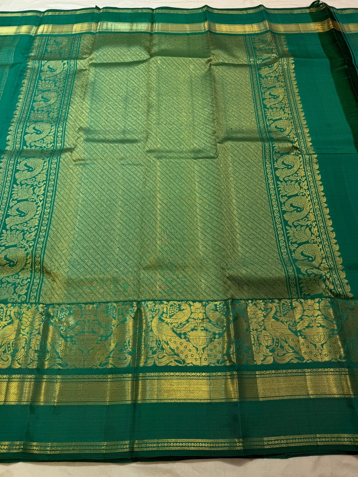 Chedi butta detail on handwoven green Kanchipuram