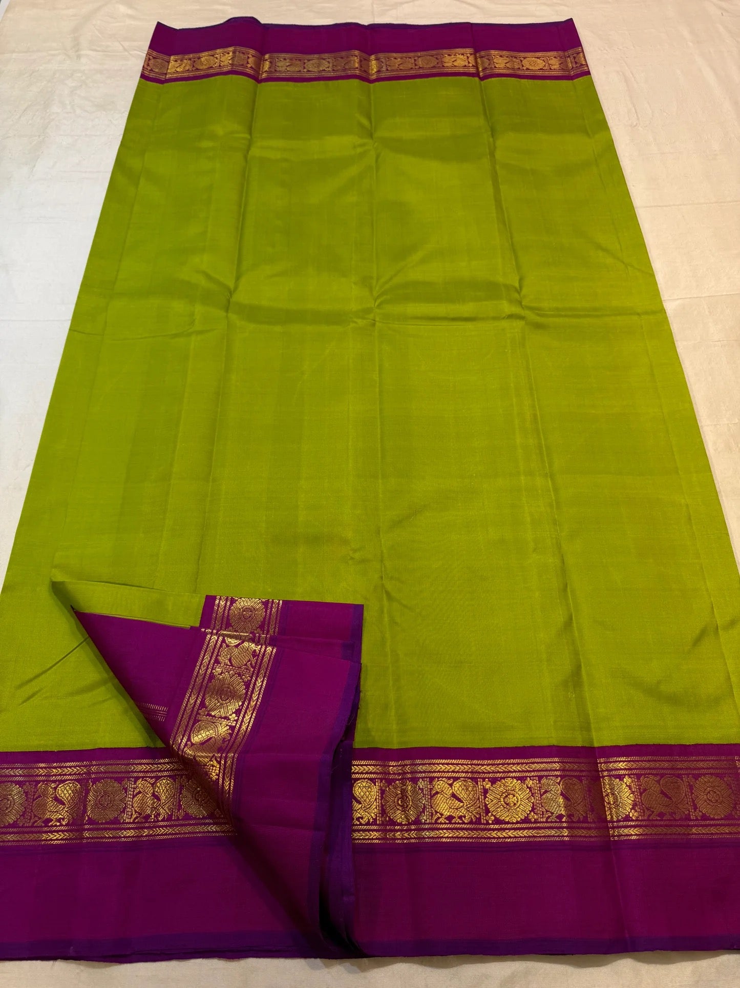 Fresh Parrot Green Pure Silk Kanjivaram Korvai Saree - Kaal Irangiya magenta border detail