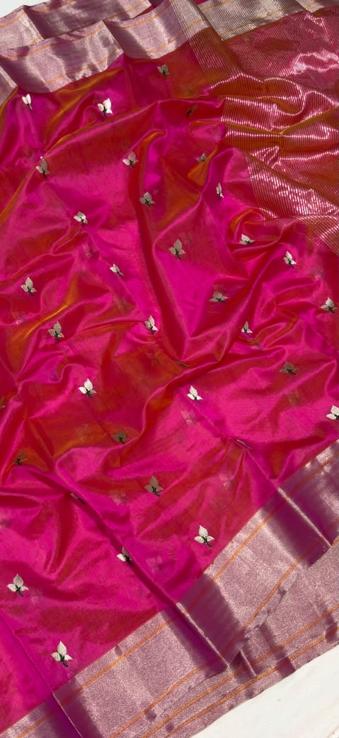 Close-up of a floral butta motif on fuchsia pink Pattu Silk Chanderi saree