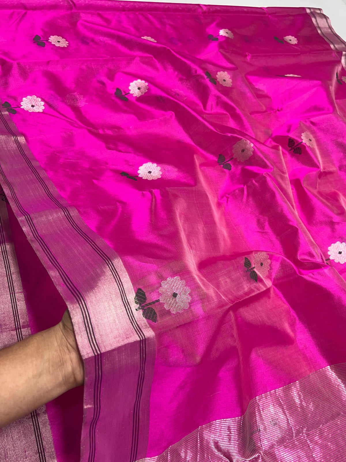 Fine dark parallel lines on the metallic border of a pink Chanderi silk saree.