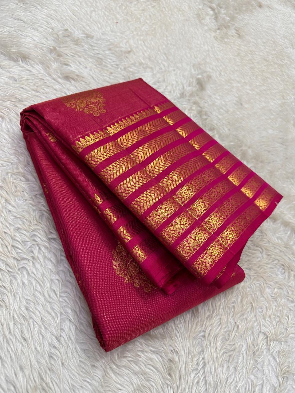 Vairaoosi weave body on fuchsia pink Kanjeevaram pure silk saree — Idam Living