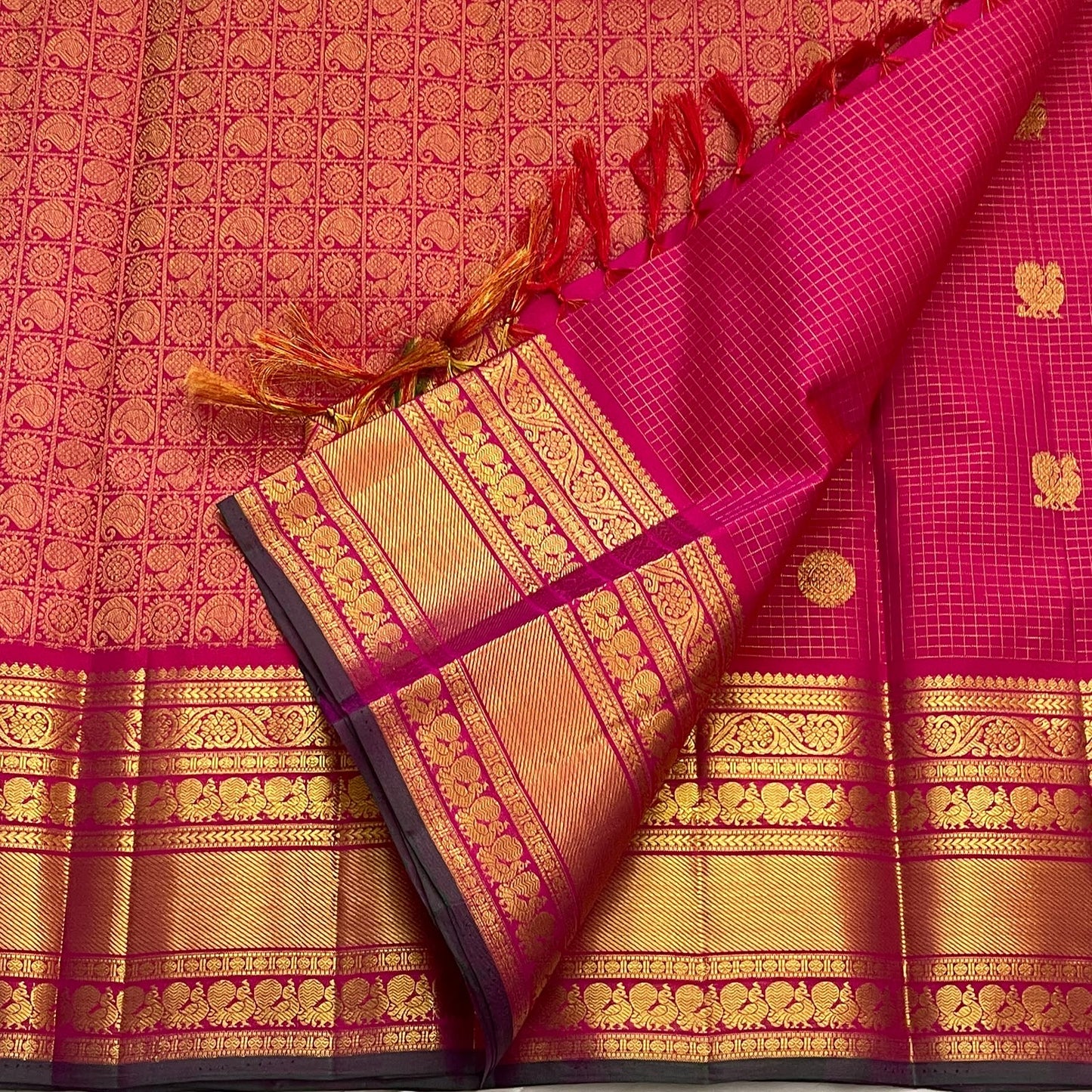 Fuchsia pink Zari Kattam Kanchipuram saree with Mayil Chakram, close-up