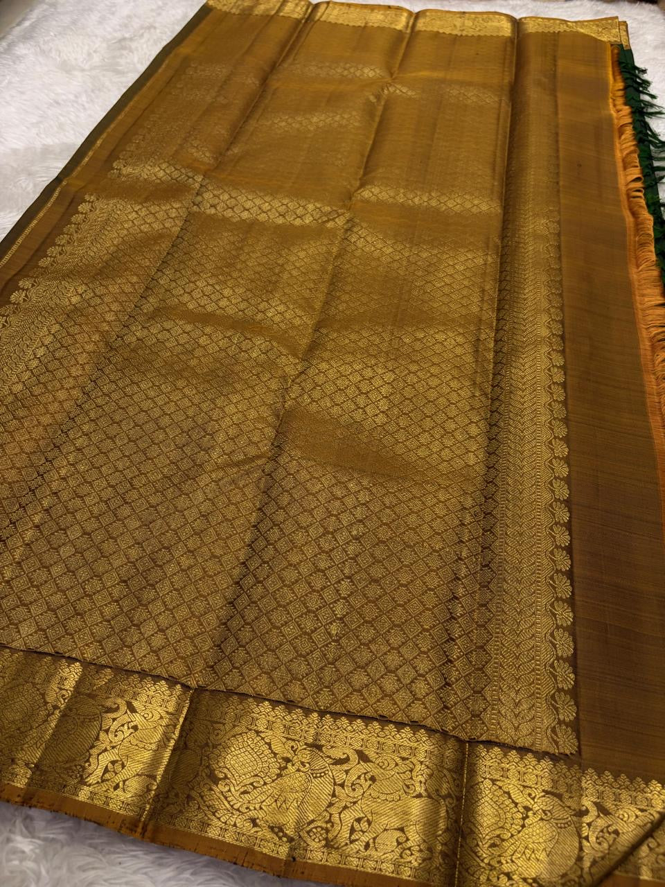 Antique gold border Kanchipattu silk saree – folded view